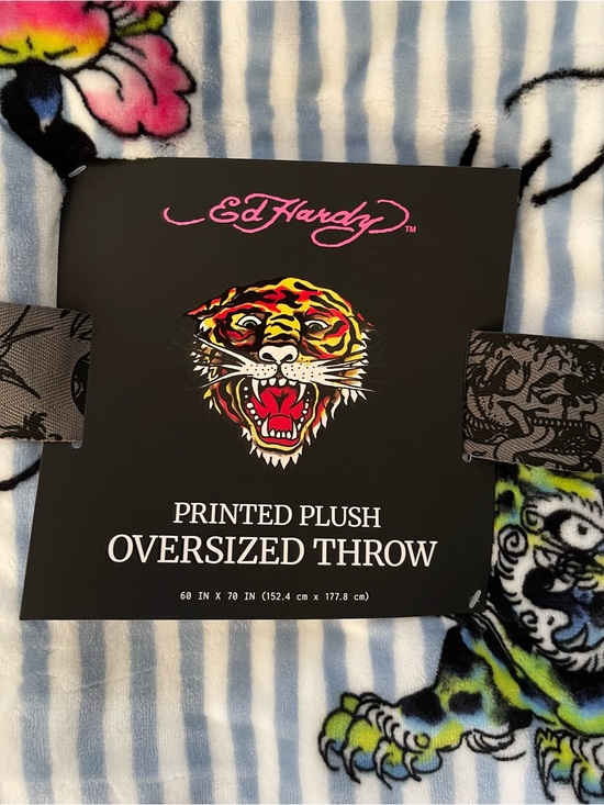 Ed Hardy Other - Ed Hardy Japanese Foo Dog Plush Throw with Floral and Fan Motifs
